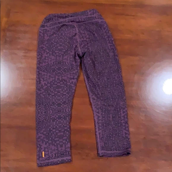 Lucy purple geometric patterned Capri leggings - Picture 4 of 4